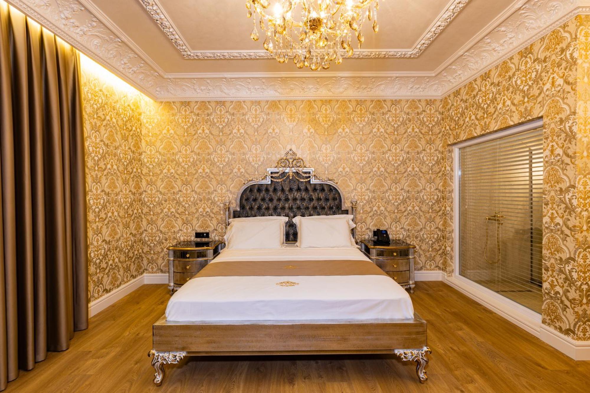 King & Queen Palace Hotel