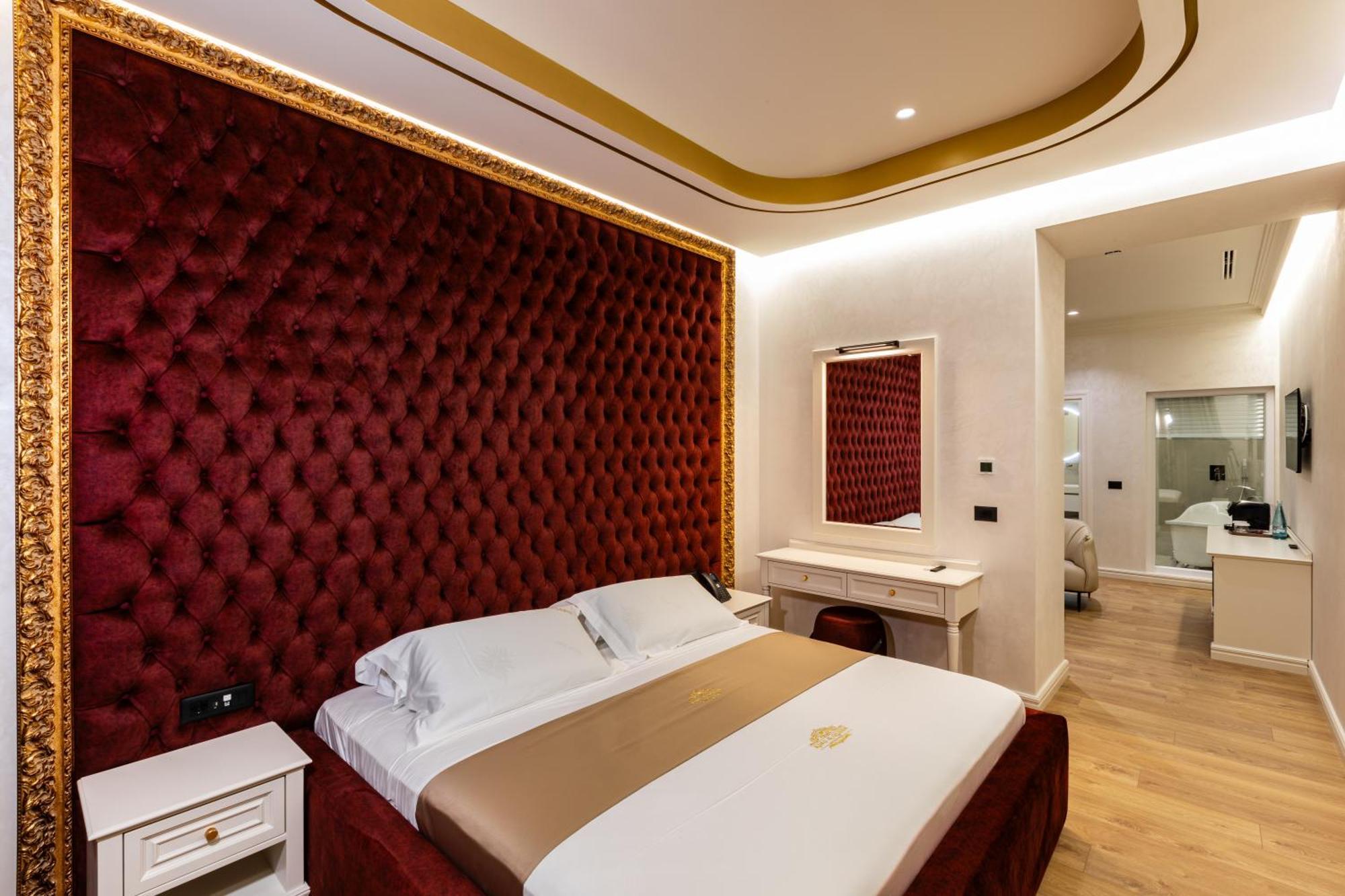 King & Queen Palace Hotel
