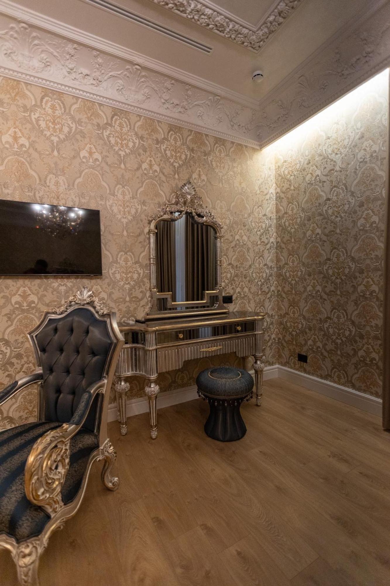 King & Queen Palace Fier
